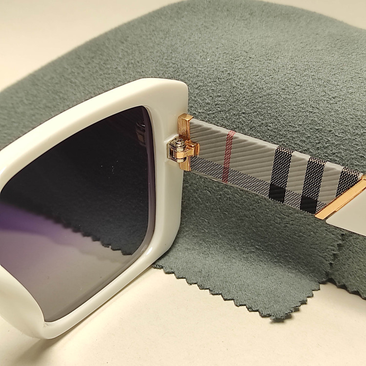 عینک آفتابی پلاریزه زنانه BURBERRY کد 8905