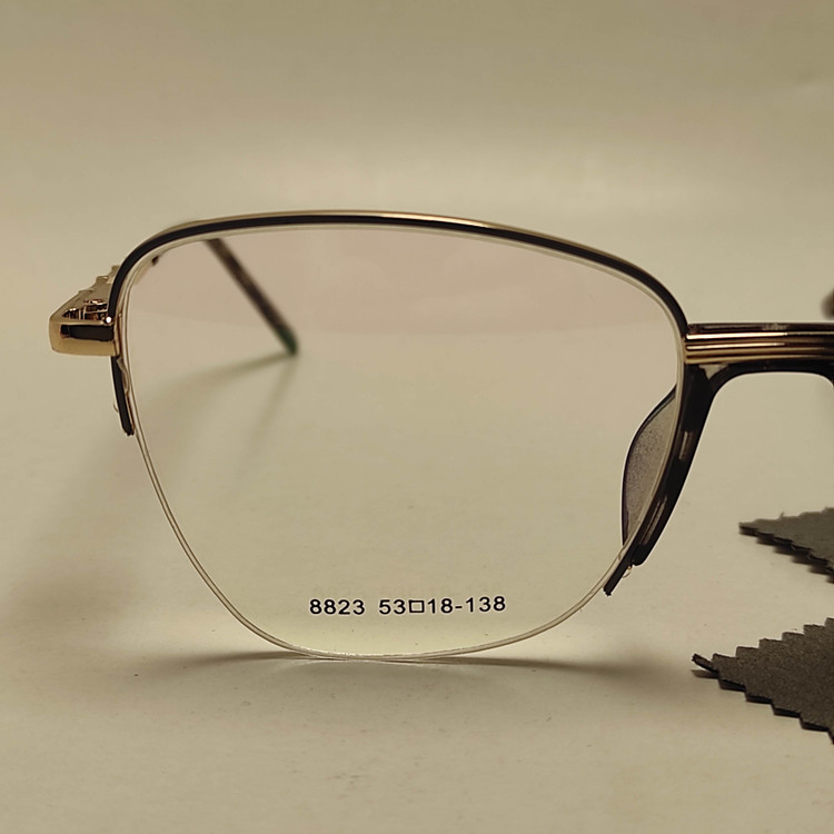 عینک طبی زنانه فلزی پد یک تیکه برند GUCCI کد 8823