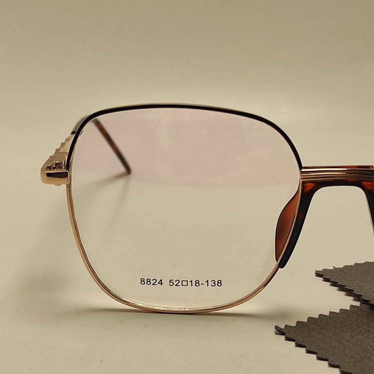 عینک طبی زنانه فلزی پد یک تیکه برند VOGUE کد 8824