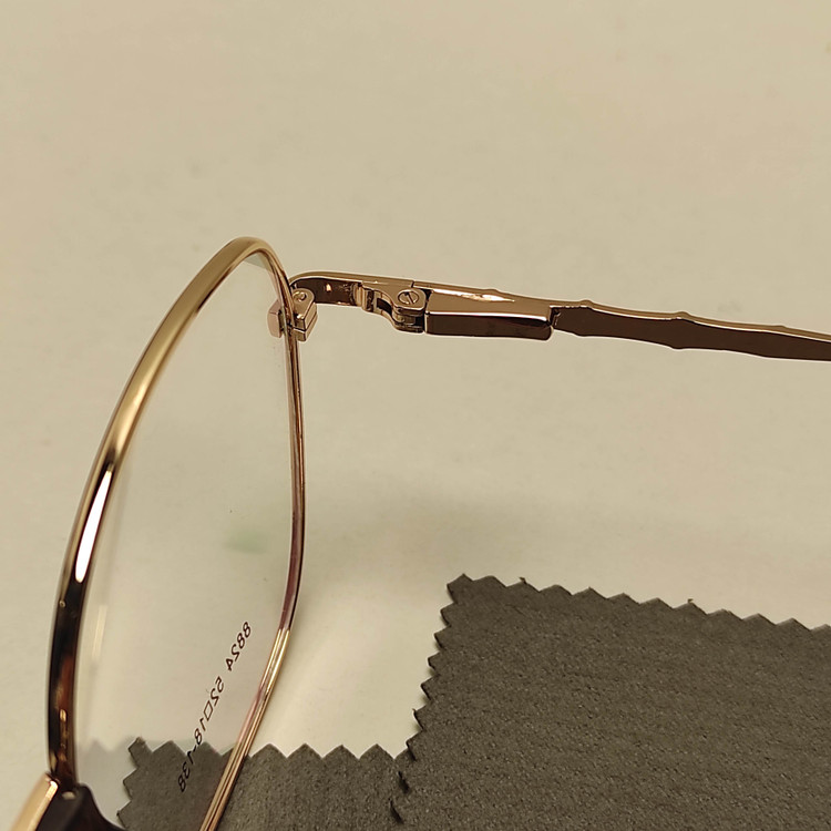 عینک طبی زنانه فلزی پد یک تیکه برند VOGUE کد 8824