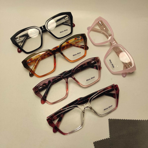 عینک طبی زنانه کائوچو اسیتیت برند MIU MIU کد 81901