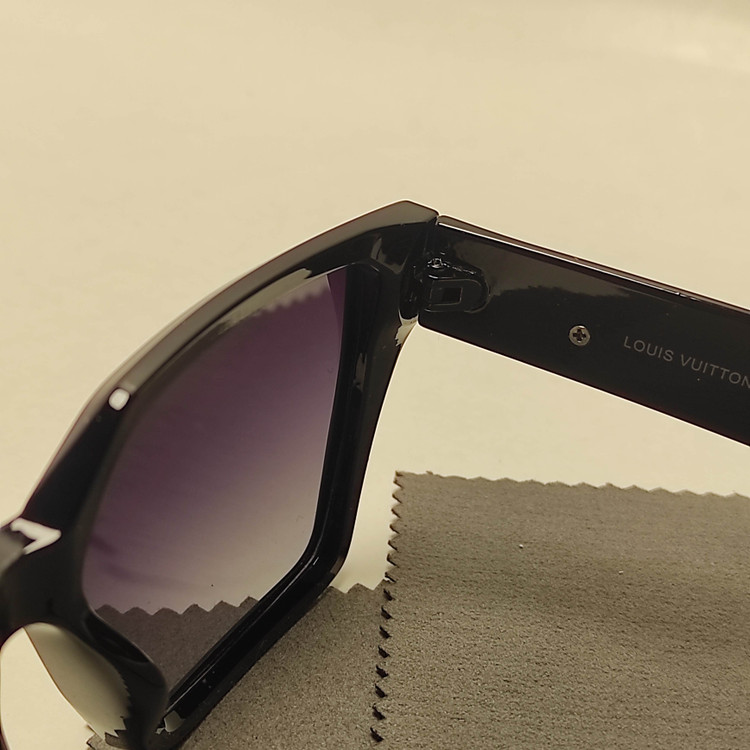 عینک آفتابی پلاریزه زنانه LOUIS VUITTON کد 2322