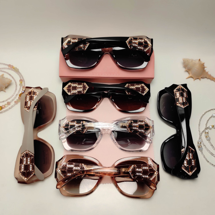 عینک افتابی زنانه پلاریزه BVLGARI کد88147 - راستین شاپ بی آر جی