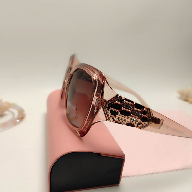 عینک افتابی زنانه پلاریزه BVLGARI کد88147 - راستین شاپ بی آر جی