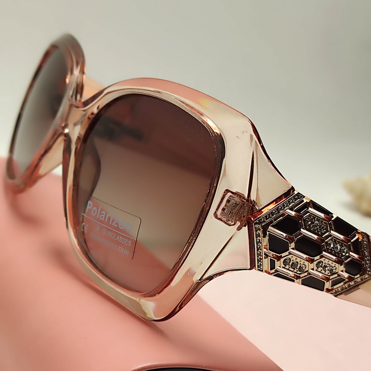 عینک افتابی زنانه پلاریزه BVLGARI کد88147 - راستین شاپ بی آر جی