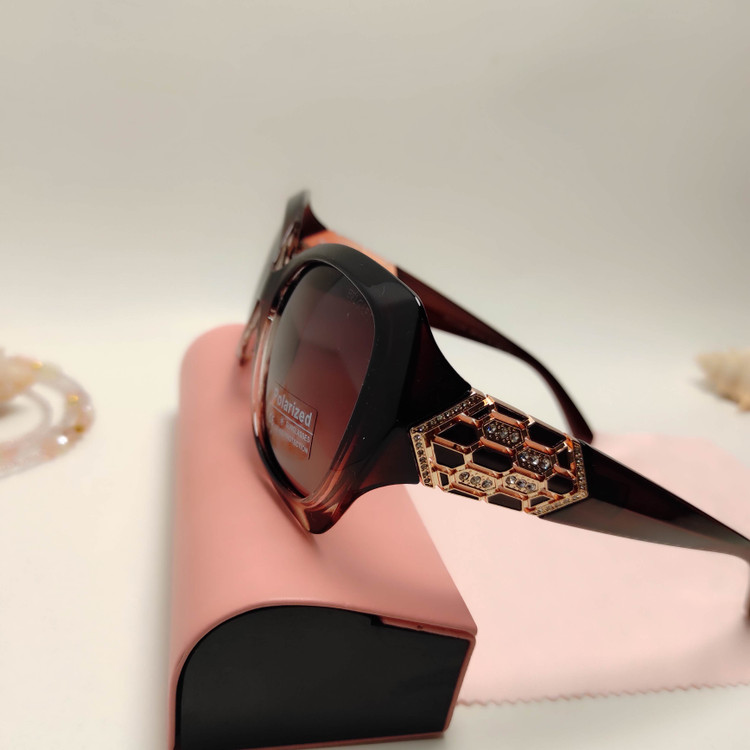 عینک افتابی زنانه پلاریزه BVLGARI کد88147 - راستین شاپ بی آر جی