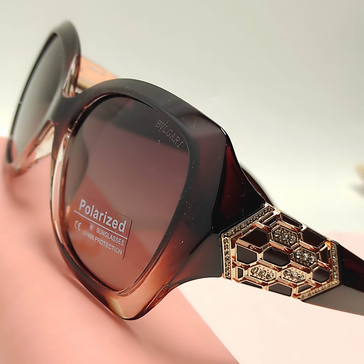 عینک افتابی زنانه پلاریزه BVLGARI کد88147 - راستین شاپ بی آر جی