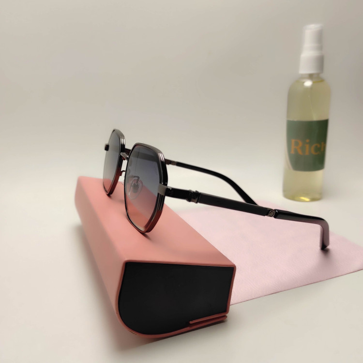 عینک افتابی زنانه فلزی فشن cartier 2703 - راستین شاپ بی آر جی
