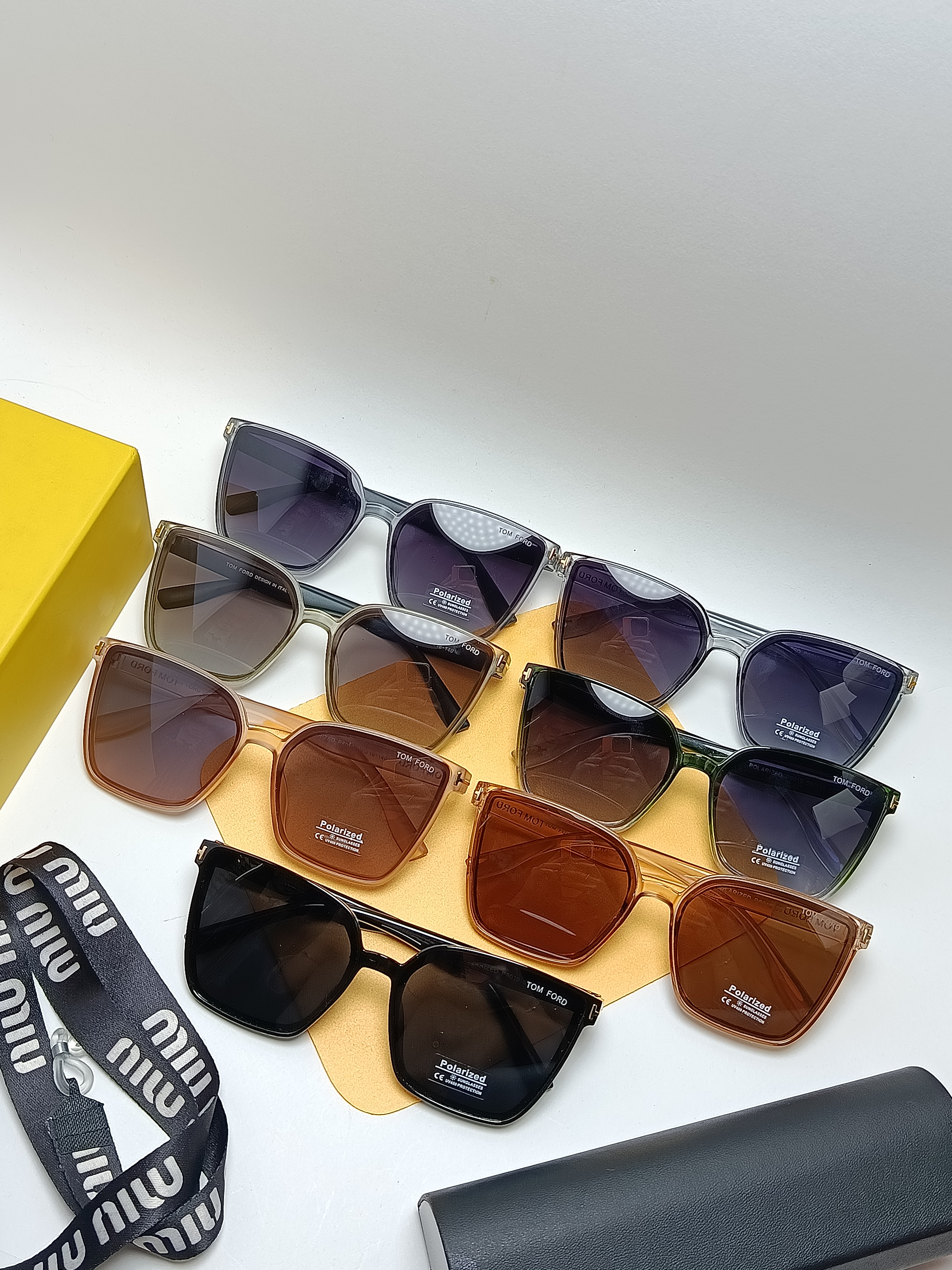 عینک آفتابی زنانه پلاریزه کائوچو تام فورد TomFordمدل 6010