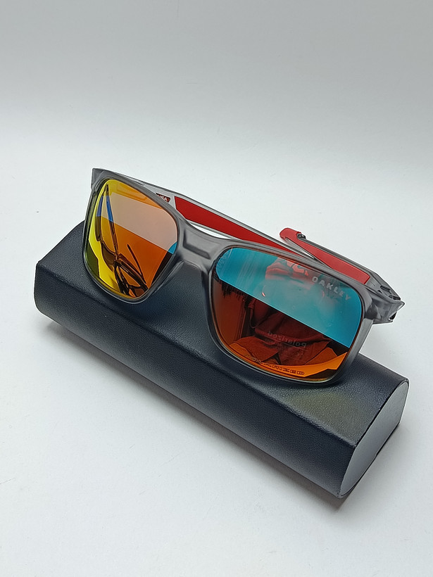 عینک ورزشی کائوچو پلاریزه Oakley مدل 25673