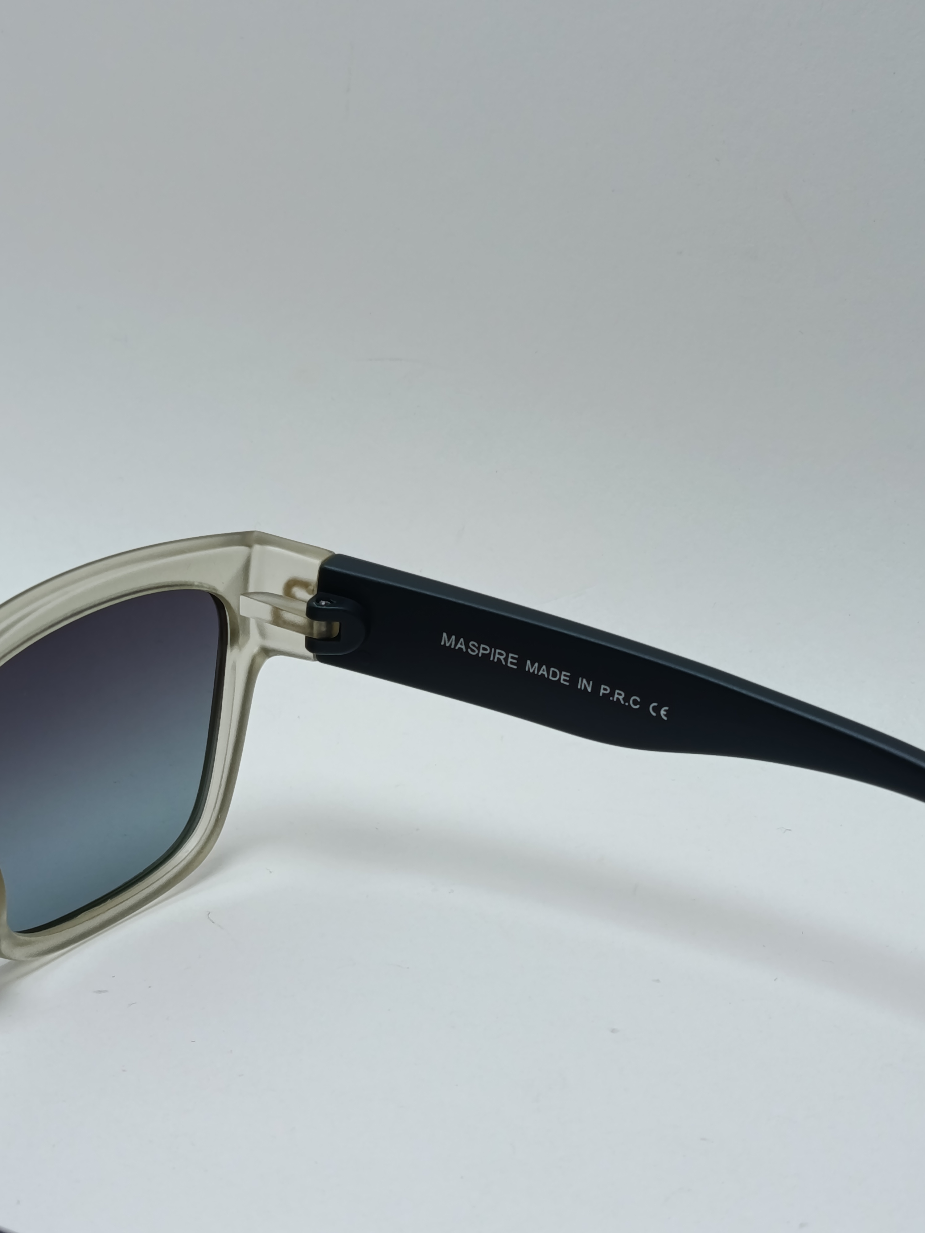 عینک آفتابی کائوچو پلاریزه Balenciagaمدل 6007
